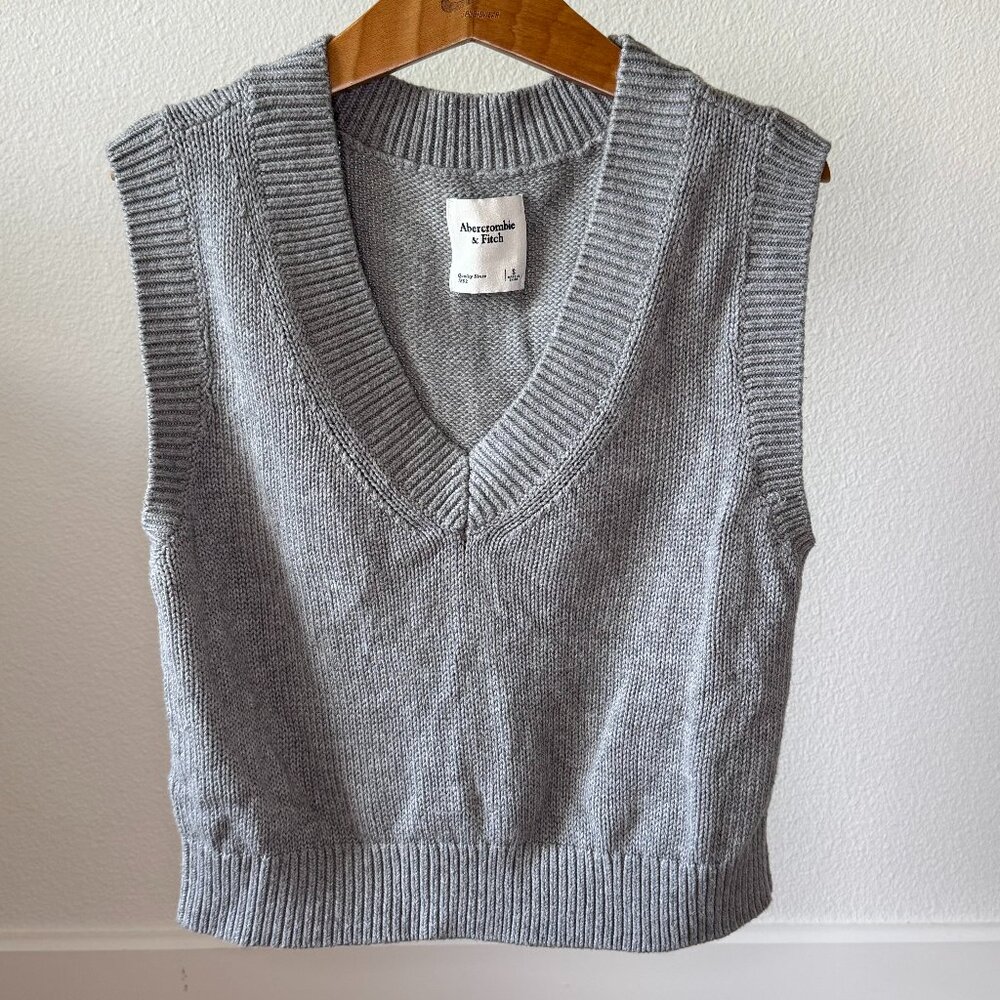 Womens Abercrombie Gray Sweater Vest • Small • Preppy Layering • Varsity • Y2K - Picture 3 of 16